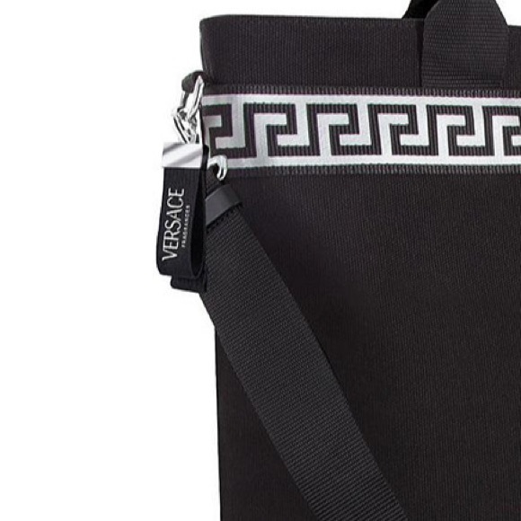 Versace - Picture 4 of 15